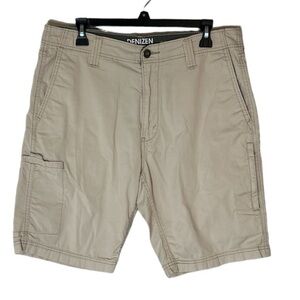 Levi's khaki utility shorts with pockets size 34
